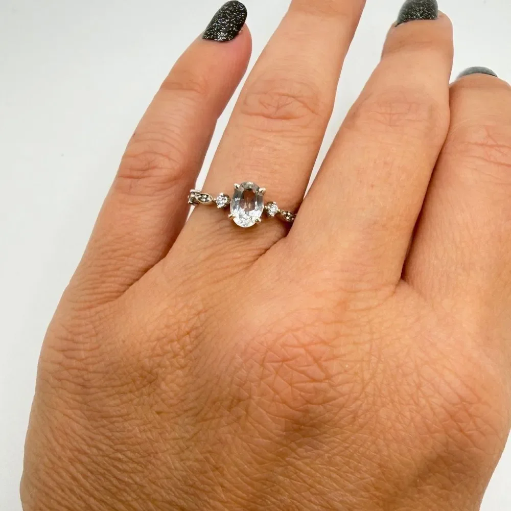 NWOT 5x7mm oval cut, light‎ Aquamarine ring w/ accent cz diamonds in solid 925!